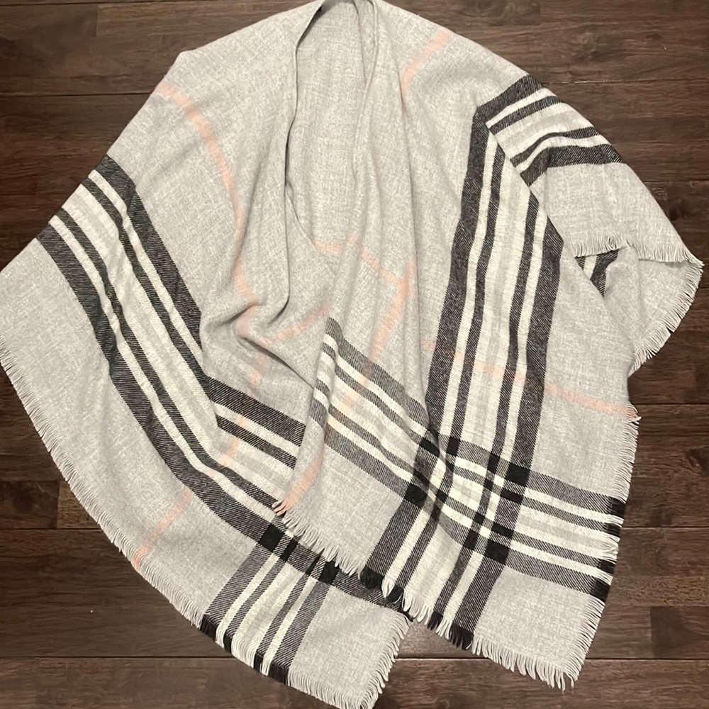 V. FRAAS Women’s Evening Shawl